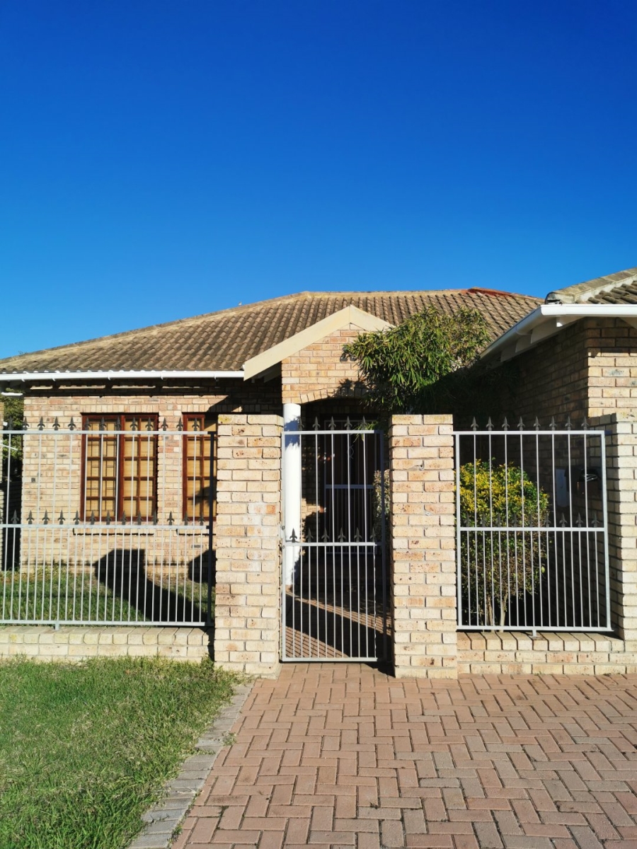 To Let 3 Bedroom Property for Rent in Summerstrand Eastern Cape